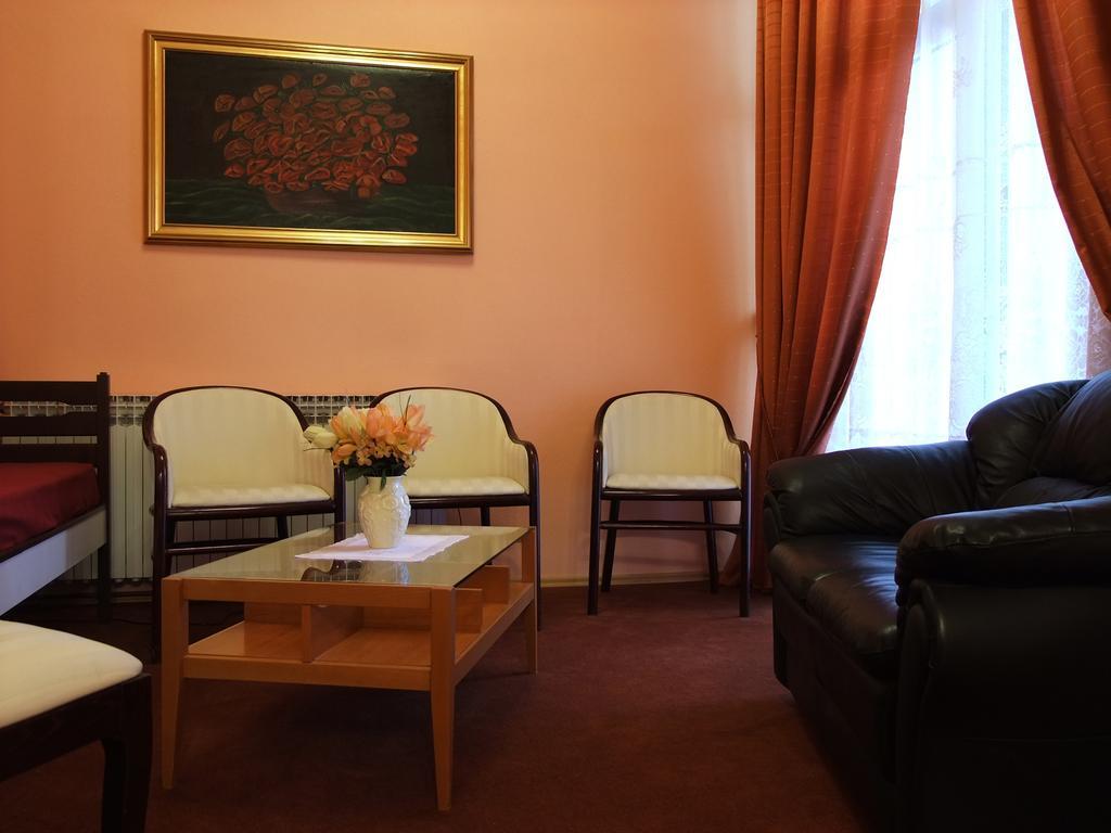 Bed & Breakfast Vila Stanisic 포제가 객실 사진