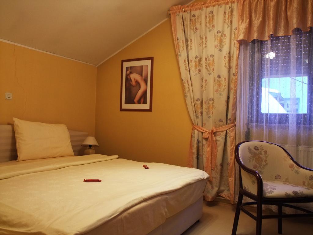 Bed & Breakfast Vila Stanisic 포제가 객실 사진