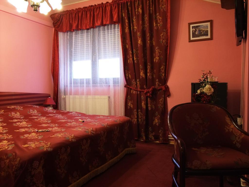 Bed & Breakfast Vila Stanisic 포제가 객실 사진
